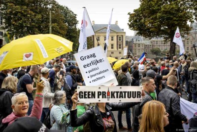 Geloven in een platte aarde of buitenaardse wezens als wereldleiders: er schuilt een complotdenker in ons allemaal