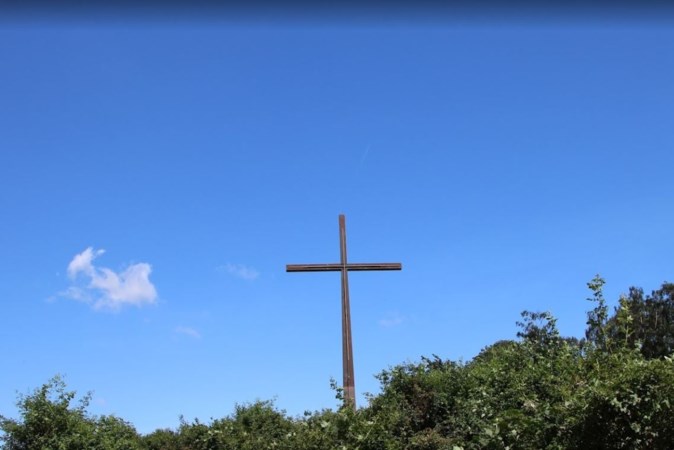 Het kruis bij Aken geeft te veel licht: ‘Alsof de Ku-Klux-Klan is neergestreken’ 