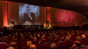 In een rode kist op het podium: de magistrale laatste voorstelling van overleden Heerlenaar Lex Nelissen