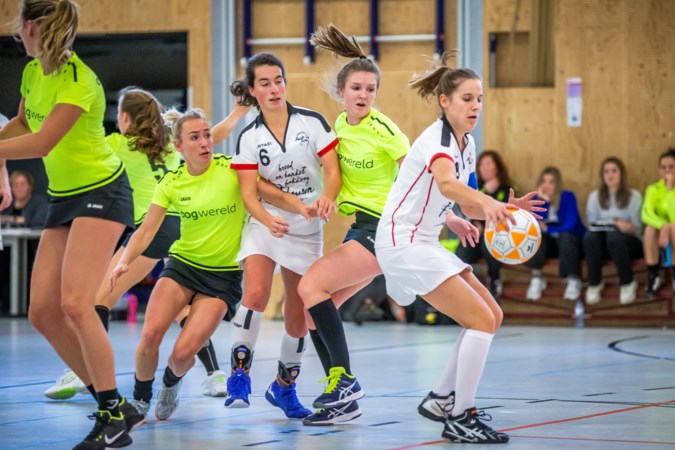 Korfbalsters van Swift Velden zoeken nog naar gewenning in nieuw team met veel jong talent