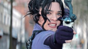 Hailee Steinfeld als opstandige heldin in nieuwe Marvel-serie  ‘Hawkeye’ van Disney+: ‘Je voelt dat je aan iets groots meewerkt’ 