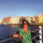 Britta verkaste naar Curaçao: ‘Op kerstavond kijken we gewoon All You Need is Love bij het fonduën’