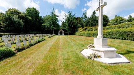 Boek over geschiedenis Brunssum War Cemetery