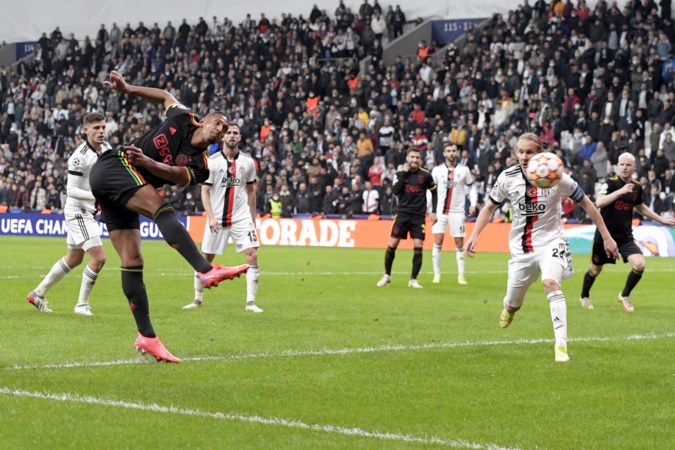 Zes wijzigingen in de basis bij Ajax bleek er één te veel; invaller Haller poetst achterstand weg