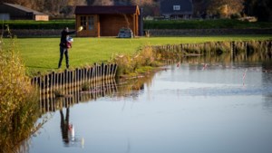 Horster raad trekt 165.000 euro uit om lekkende visvijver van Willem Een in Broekhuizen dicht te kleien