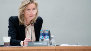 Limburgse Statenleden zonder QR-code krijgen steun minister Ollongren