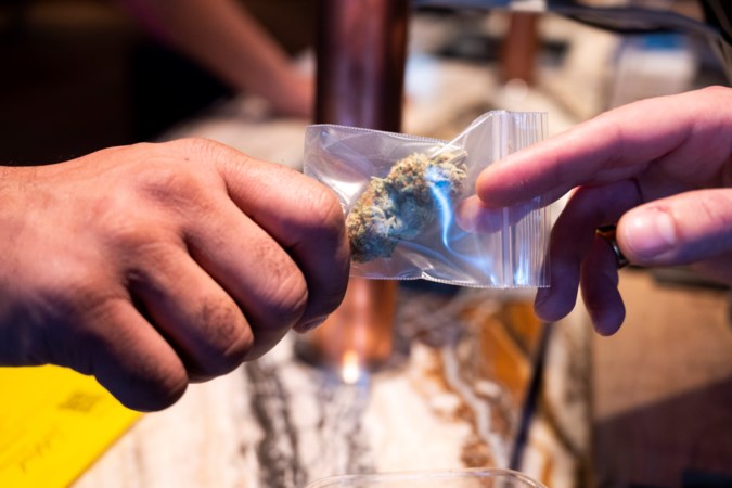 Commentaar: Nederland en Duitsland kunnen beter samen oplossingen gaan zoeken voor hun gemeenschappelijke probleem met drugs