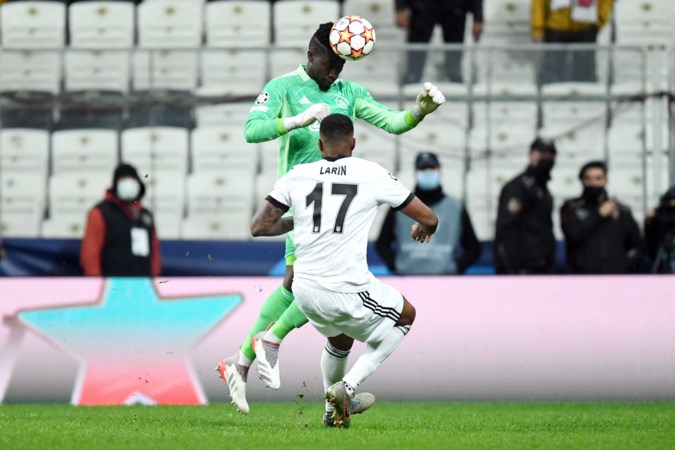 Oud-doelman Stanley Menzo: ‘Pasveer weet dat Onana de betere is’