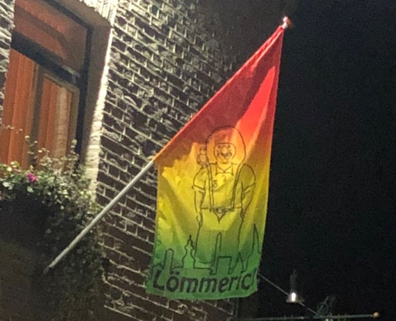 Nieuwe vlag van vastelaovesvereniging de Doale uit Limbricht verkrijgbaar