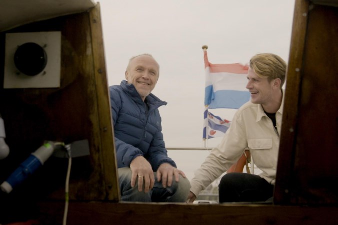 Moderne troubadour Stef Bos brengt serenade aan thuislozen