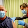 Kleinschalige verpleeghuizen in Zuid-Limburg vaccineren zelf honderden bewoners in recordtijd: ‘Oproep duurt te lang’