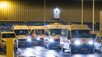 RIVM: dertien omikron-besmettingen op vluchten naar Schiphol, vakbond wil betere testen passagiers 