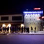 Limburgse jongeren in de rij voor Duitse disco, die moet ook om vijf uur dicht, ’s morgens welteverstaan