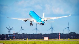 KLM over doorvliegen ondanks verbod: ‘Iedereen die in Zuid-Afrika aan boord stapt, is nu negatief getest’