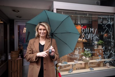 Nieuw leven in Parapluiehuis Knirps met de verkoop van ambachtelijk gemaakte zeepjes en één superparaplu