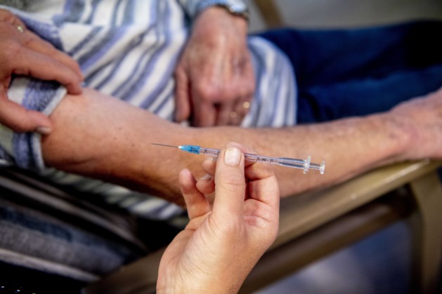 Een op vijf besmette verpleeghuisbewoners sterft ondanks vaccin