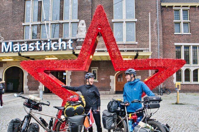 Noodgedwongen begint fietsduo uit Maastricht opnieuw aan  wereldreis van zeven jaar: ‘Alles wat je niet meeneemt, is meegenomen’