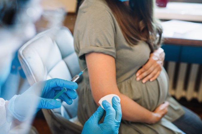 Meer zwangeren met corona belanden op de ic: ‘We moesten een aanstaande moeder intuberen om haar kindje te halen’