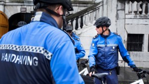 Maastrichtse handhavers krijgen bodycams: ‘Jammer dat dit nodig is, maar deze mensen moeten veilig kunnen werken’ 
