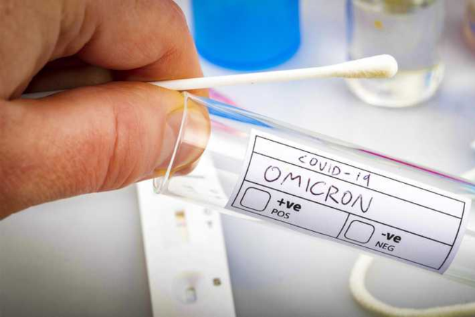 Hoopvolle berichten over ’minder ziekmakend’ omicron ’voorbarig’, waarschuwt expert: ’We hebben een serieus probleem’