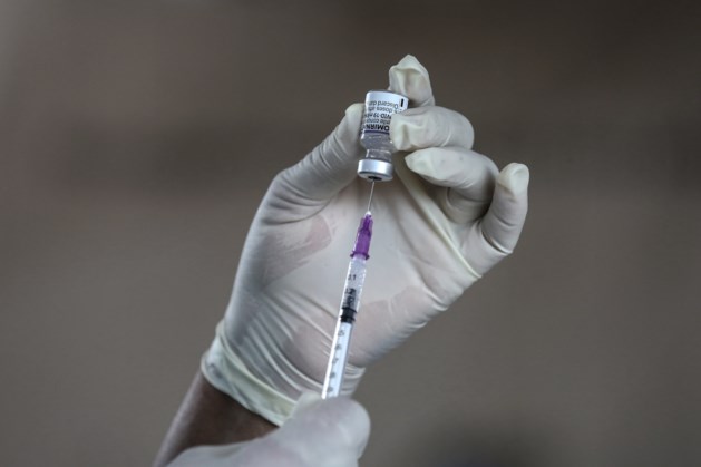 Moderna: vaccin waarschijnlijk minder sterk tegen Omicron-variant