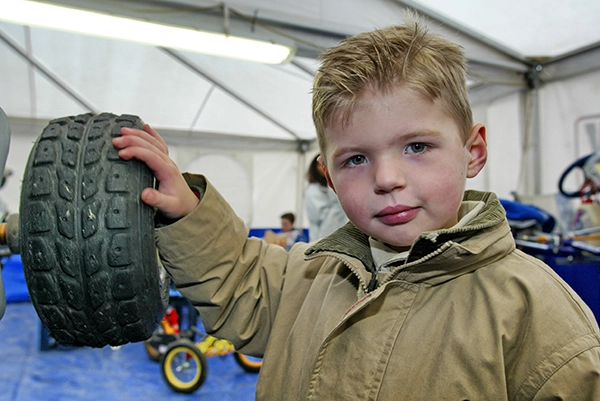 Onze F1-verslaggever zag Verstappen vanuit zijn luiers opgroeien en koestert zijn geboortekaartje: dit beleefde hij allemaal met Max