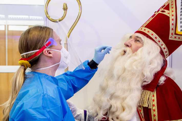 Kabinet: zorg dat Sinterklaas geen feest voor virus wordt