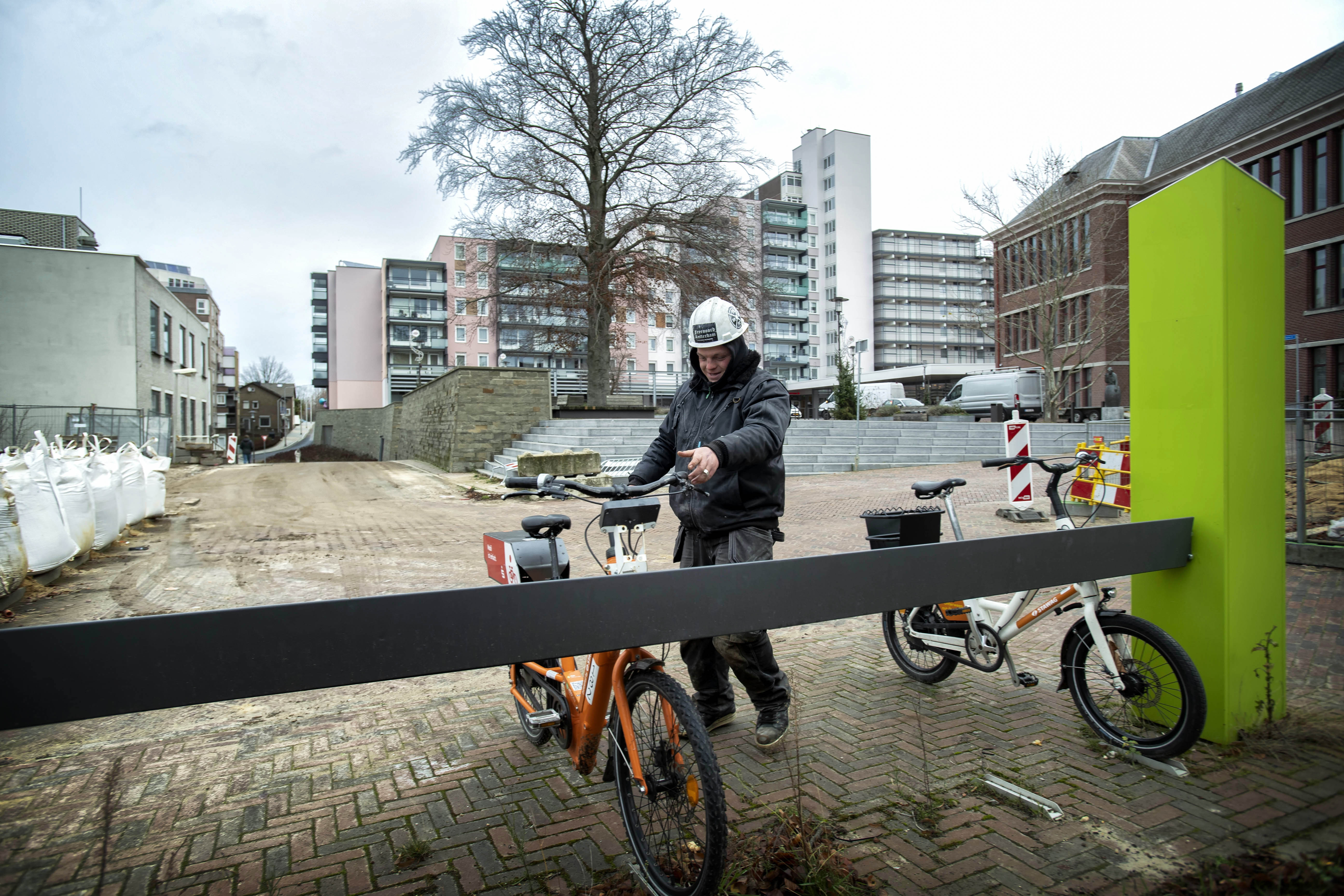 tanker Verstenen toonhoogte Bouw e-bikestations van start; over paar maanden kun je in P... - De  Limburger Mobile