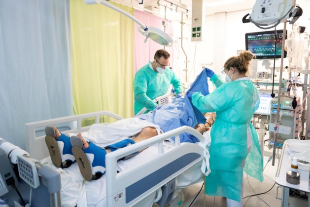 Aantal coronapatiënten in ziekenhuizen neemt verder af, wel meer positieve tests