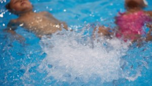 Corona van invloed op schoolzwemmen in Heerlen, maar bijna alle kinderen verlaten basisschool met minstens zwemdiploma A