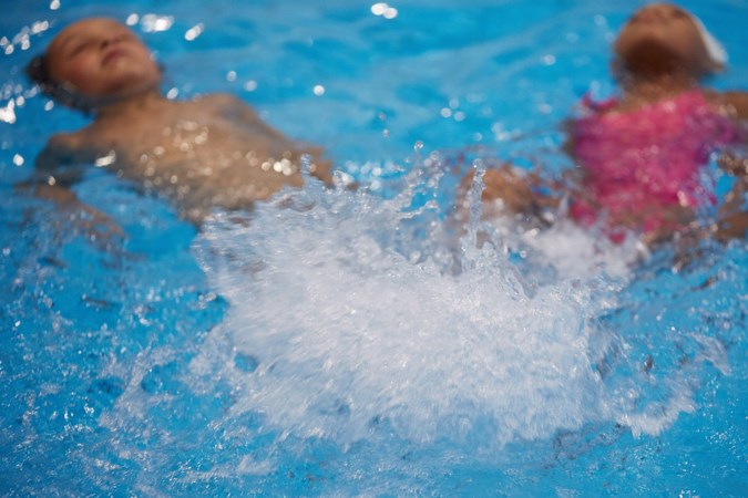 Corona van invloed op schoolzwemmen in Heerlen, maar bijna alle kinderen verlaten basisschool met minstens zwemdiploma A