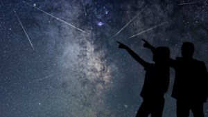 Piek Geminiden meteorenzwerm, met meer dan honderd vallende sterren per uur, dit jaar extra goed waarneembaar