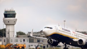 Ryanair moet tien passagiers 250 euro betalen voor vier uur vertraging