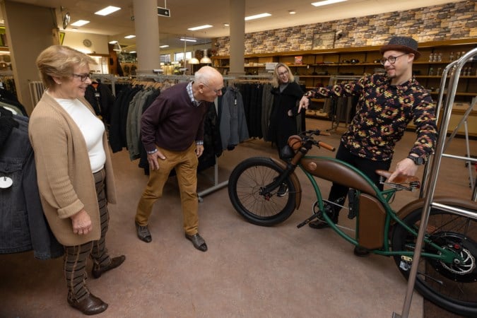 Na veertig jaar gaat de deur van bekende winkel Dumpshop in Heerlen definitief op slot