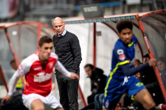 Klaas Wels weet dat MVV de aanvoer richting topscorer Dallinga moet afsnijden