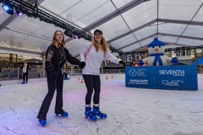Corona verpest Wintertijd geen derde keer: schaatsbaan op Pancratiusplein Heerlen is geopend
