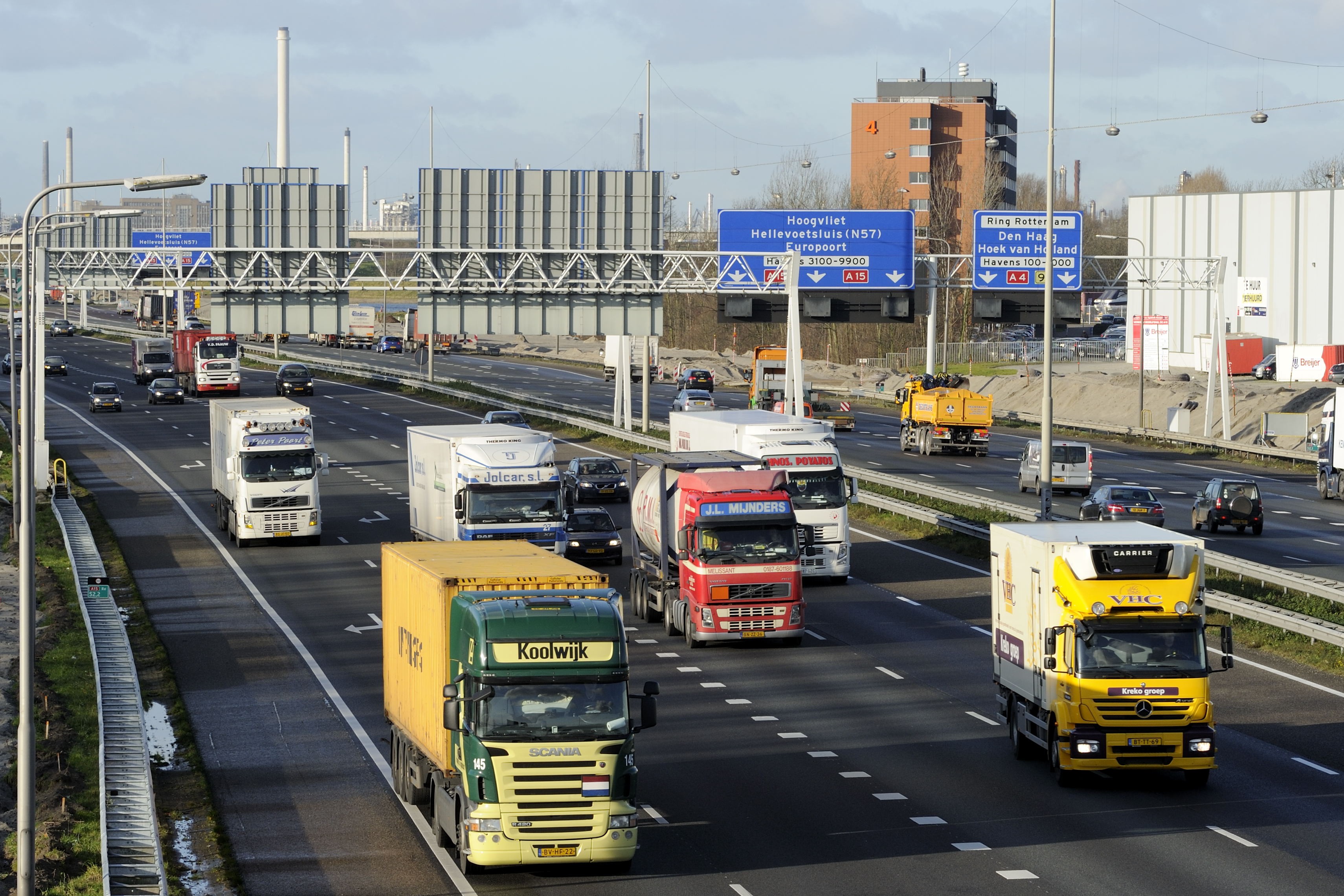 Groot Gebrek Aan Vrachtwagenchauffeurs - De Limburger