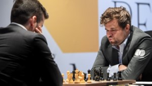 Magnus Carlsen prolongeert wereldtitel schaken
