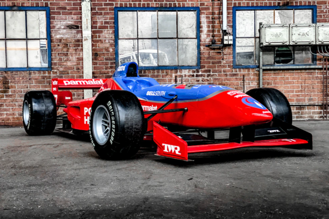 Formule 1-bolide Jos Verstappen in de verkoop