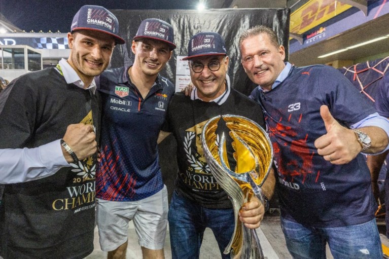 Stan Pex kan nog steeds niet geloven dat zijn boezemvriend wereldkampioen is: ‘Het was een lange, zware weg, maar hij heeft het geflikt’