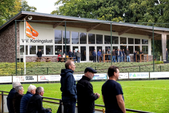 Aanklacht afgewezen: trainer van Koningslust vrijgesproken van discriminatie