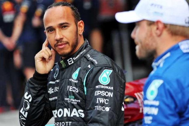 Valtteri Bottas voelt mee met Hamilton na verlies wereldtitel: ‘Ik vind het zo erg voor Lewis’