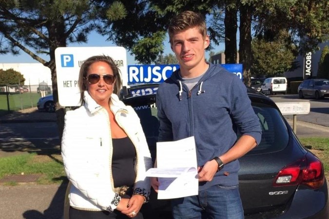 Daniella stoomde Verstappen in het geheim klaar voor rijexamen toen hij al F1-coureur was: ‘Toch was er nog wat werk aan’