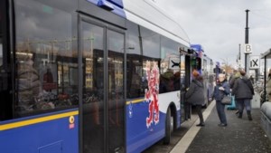 Buslijn 686 van Arriva tussen Venlo en Horst richting Brightland Campus rijdt, bussen naar bedrijventerreinen Venray en Gennep in aantocht