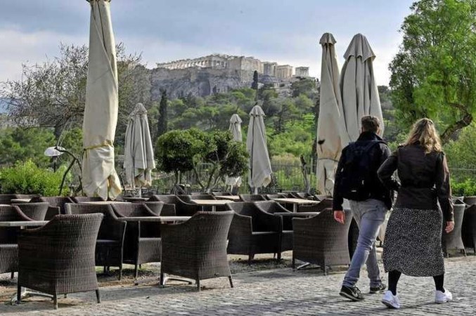 Reischaos voor vakantiegangers: nieuwe regels rond boosterprikken en extra testen