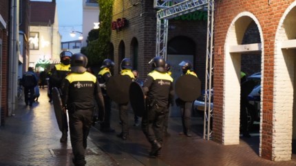 Politie en ME grijpen in bij bijeenkomst in dansschool Venray met 75 bezoekers 
