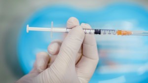 Mensen met vaccins van AstraZeneca of Janssen vaker tóch besmet, blijkt uit onderzoek MUMC+   