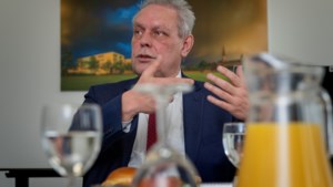 ‘Deftige’ senator mikt op zeldzame dubbele pet in roerige politieke arena van Sittard-Geleen 