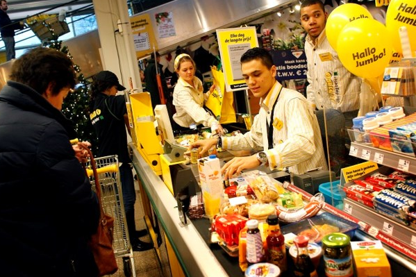 Ingrediënt voor Kerstdiner vergeten? Deze supermarkten in We... - De Limburger