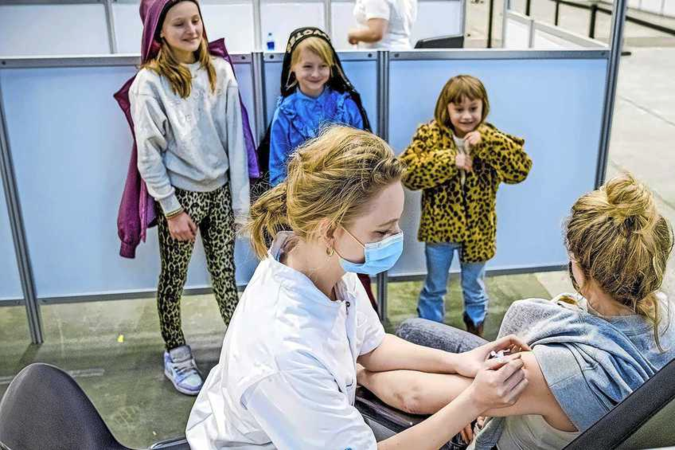 Doemscenario’s omicron lijken uit te blijven: ‘Virus komt minder diep in de longen’
